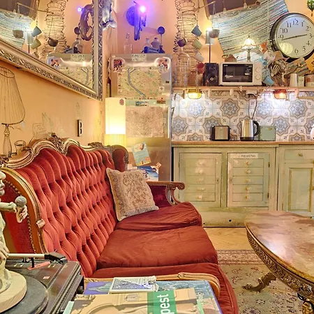 Lavender Circus Hostel, Doubles&Ensuites-3