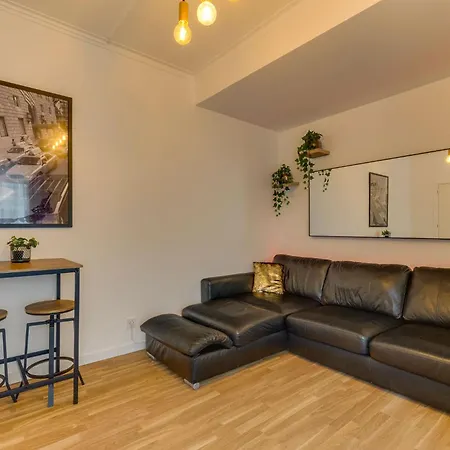 Avenue View Rooms-3