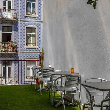Lisbon Poets Inn-2