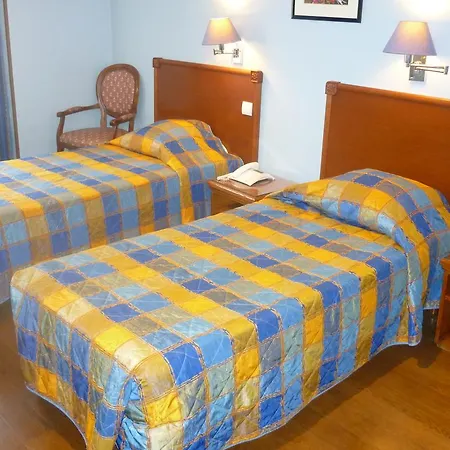 Baccarat Hostel-3