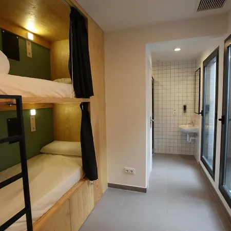 Vtz The Botanic Hostel-3