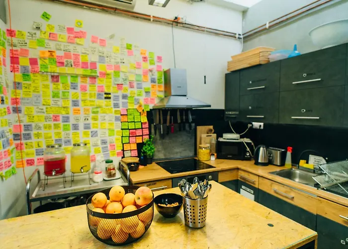 Auberge de JeunesseMain Square