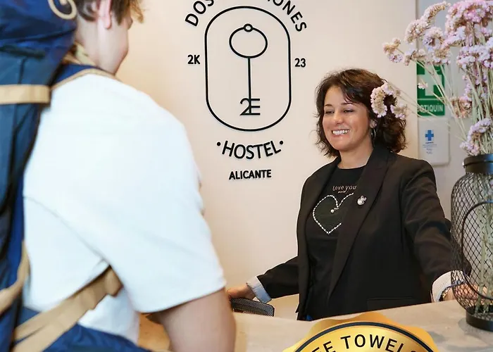 Hostel Dos Estaciones - Albergue Juvenil - Free Towels, Coffee & Tea, Remote Check-In Alicante
