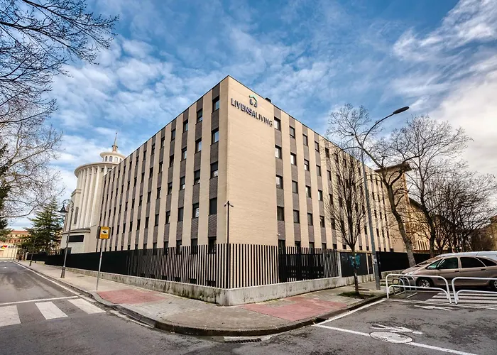 Livensa Living Pamplona Albergue Juvenil