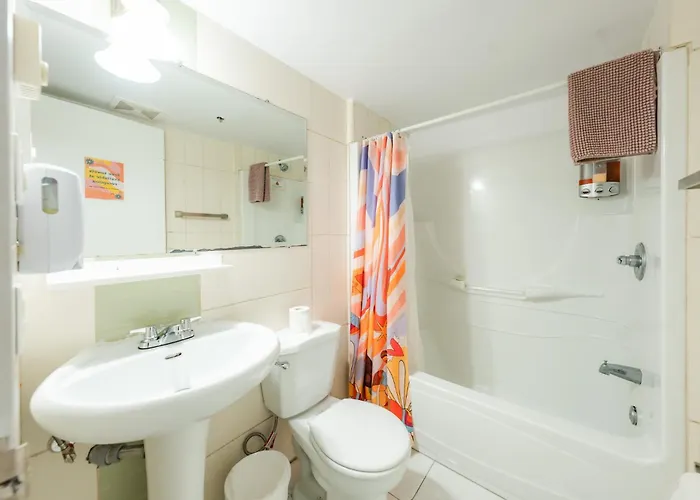 Samesun Montreal Hotel & Hostel