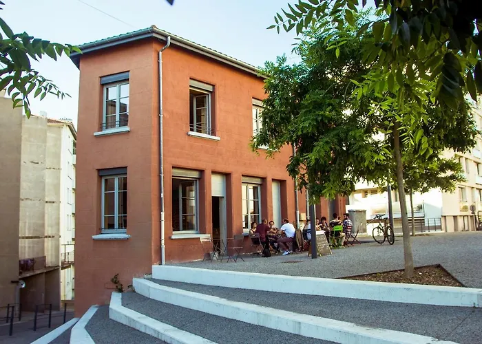 La Maison Rouge - Backpacker Hostel Saint-Etienne 