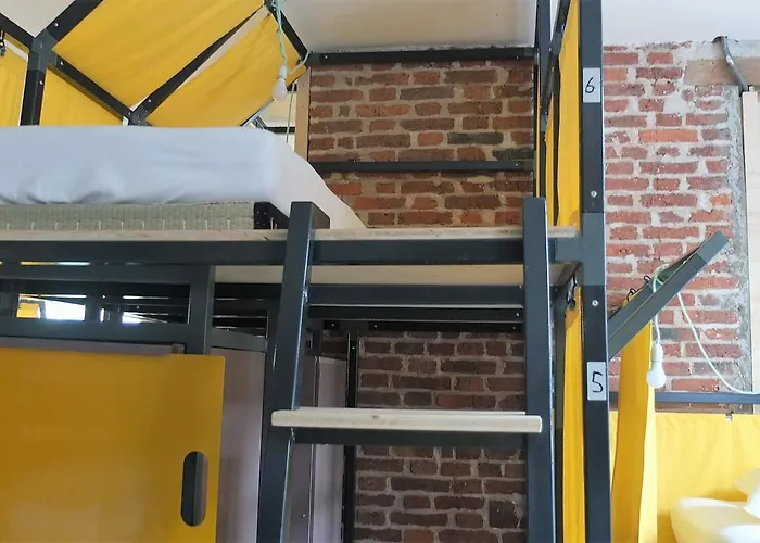 La Maison Rouge - Backpacker Hostel Saint-Etienne 