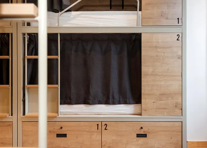 Auberge de JeunesseRoom In The City