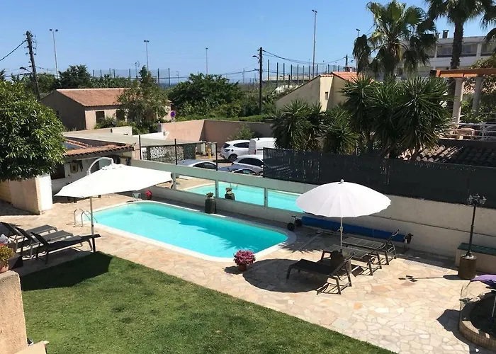 Auberge de jeunesse Debbie'S Crew House à Antibes